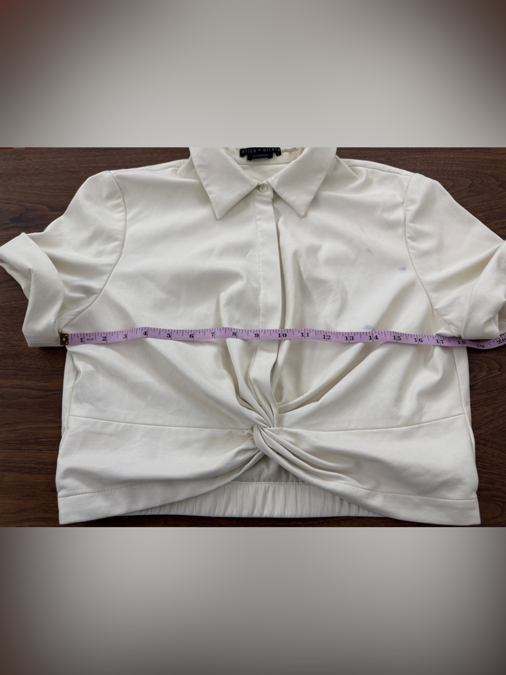Alice + Olivia Leon Off White Vegan Leather Twist Front Crop Top - Picture 13 of 16